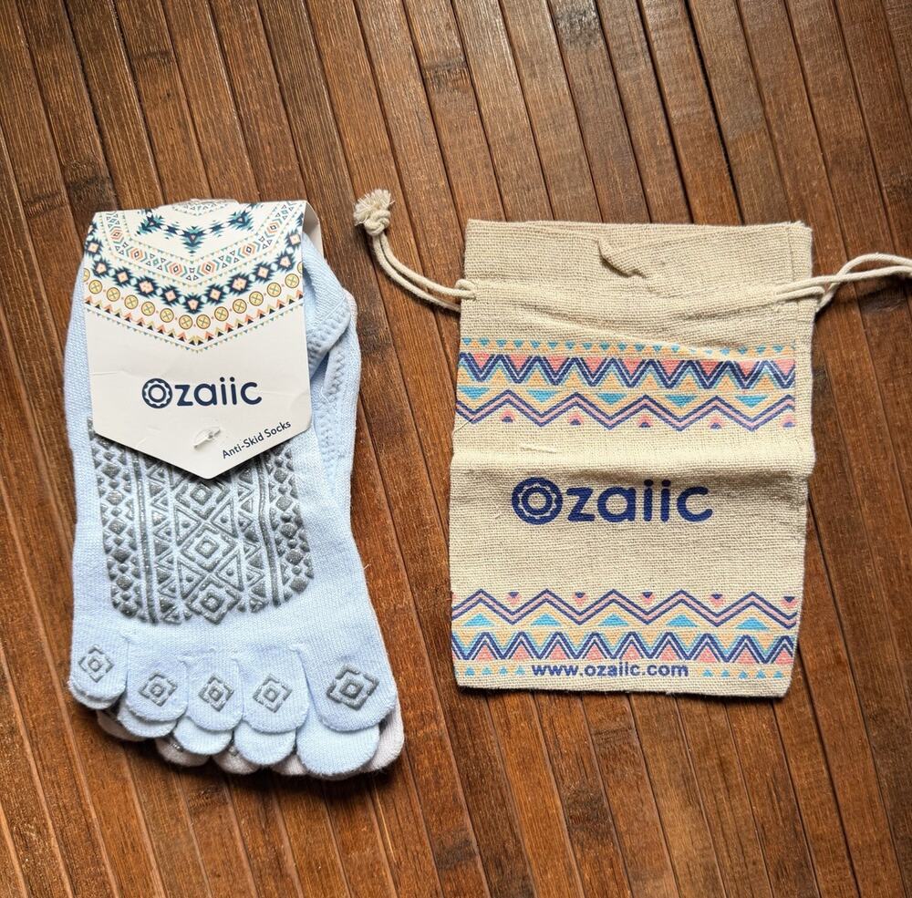 Ozaiic 2-Pack Blue & Purple Cotton Non-Slip Grip Yoga Socks One Size